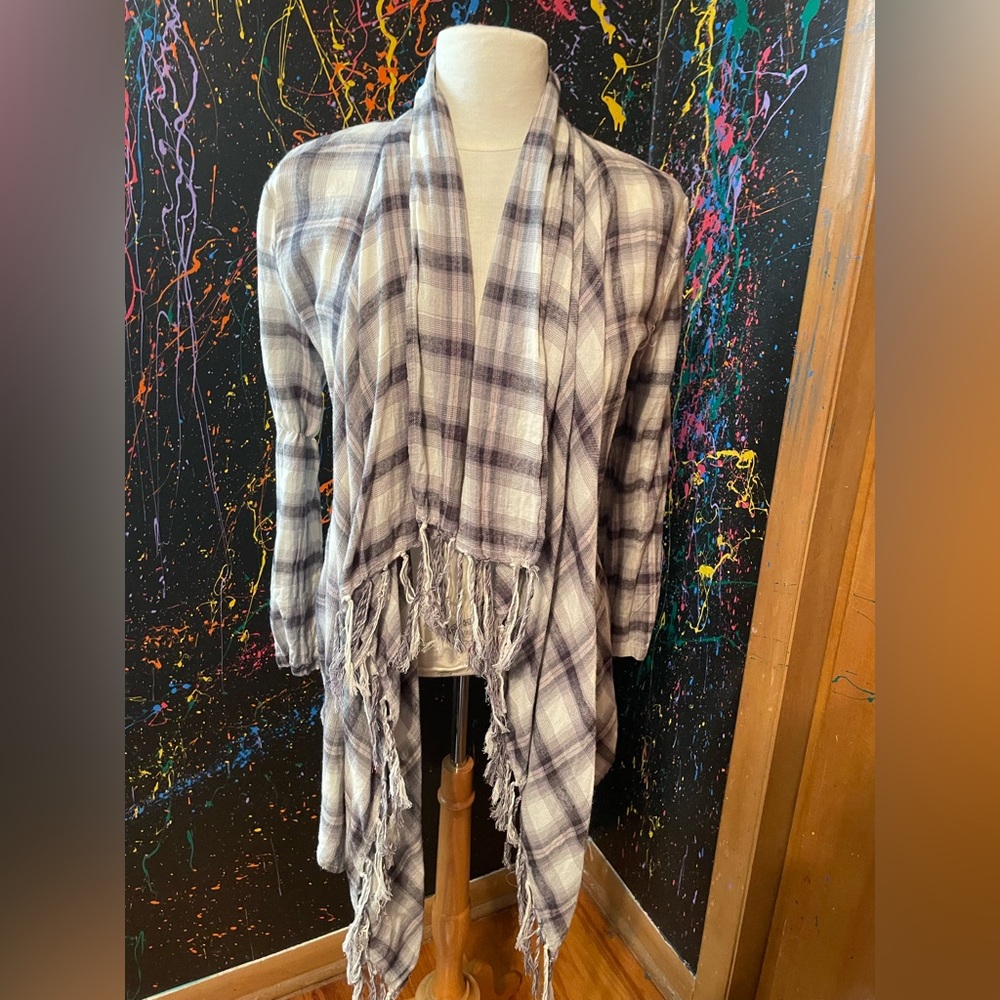 White Gray and Black Rue21 fringed long-sleeve cardigan